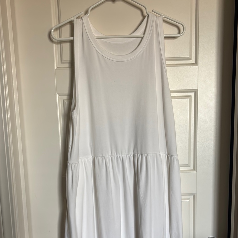 Women’s plus White Sleeveless knit Dress